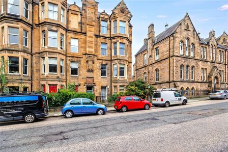 3 bedroom Flat for sale