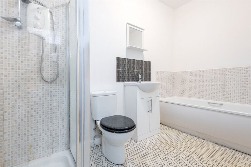 3 bedroom Mid Terrace House for sale, Manse Place, Leven, KY8 £152,000