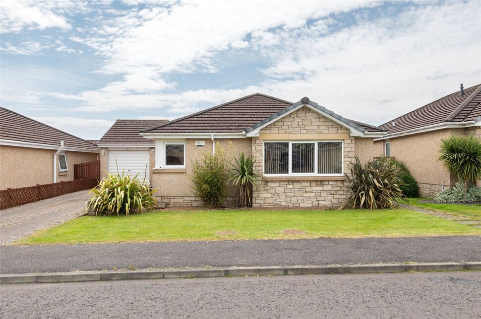 3 bedroom Detached Bungalow for sale, Hutton Browne Grove, Kennoway, KY8 £215,000