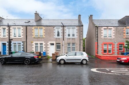 Taylor Street, 2 bedroom  Flat for sale, £57,000