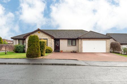 4 bedroom Detached Bungalow for sale