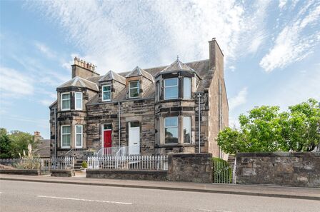 3 bedroom Semi Detached Flat for sale