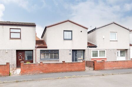 2 bedroom Mid Terrace House for sale