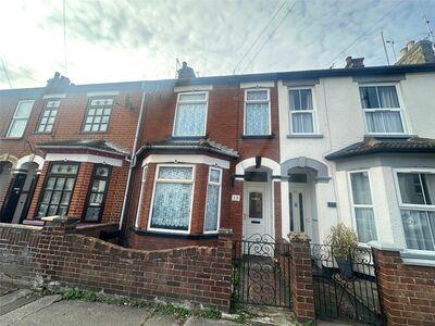 3 bedroom Mid Terrace House to rent