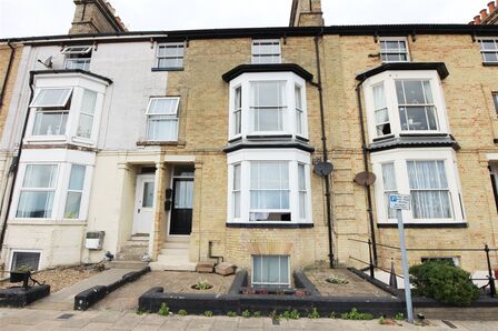 Marine Parade, 2 bedroom  Flat to rent, £850 pcm