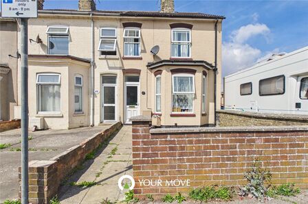 Alexandra Road, 3 bedroom Mid Terrace House to rent, &pound;900 pcm