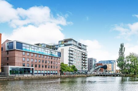 Brayford Street, 2 bedroom  Flat to rent, £1,400 pcm