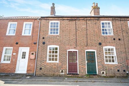 1 bedroom Mid Terrace House to rent
