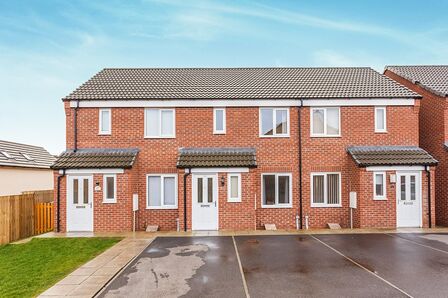 Crucible Close, 2 bedroom Mid Terrace House to rent, &pound;975 pcm