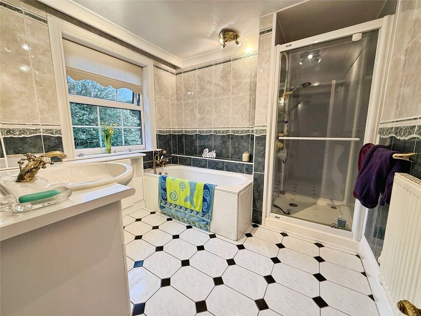 En-Suite Bathroom