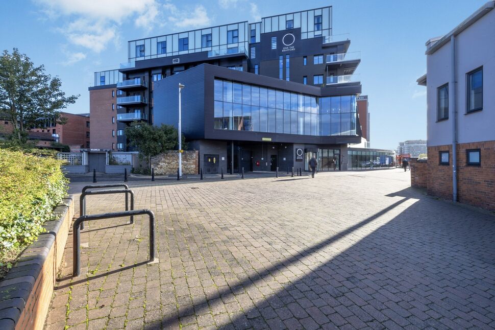 Main image of 2 bedroom Flat for sale, Brayford Wharf North, Lincoln, Lincolnshire, LN1