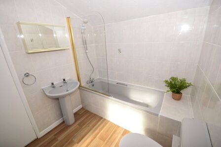 Burton Road, 2 bedroom  Flat to rent, £795 pcm