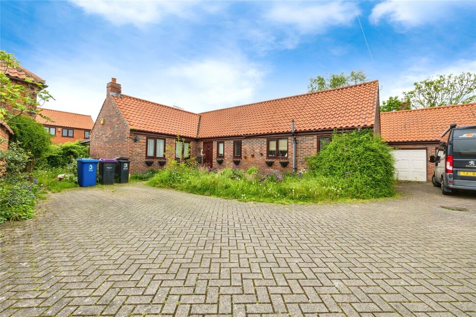 Main image of 4 bedroom Detached Bungalow for sale, The Old Stack Yard, Fenton, Lincolnshire, LN1