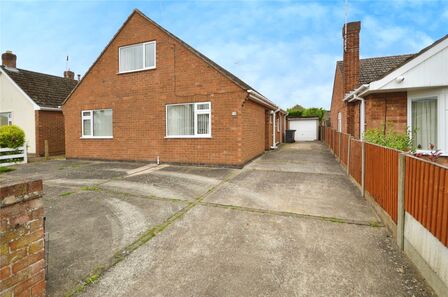 Almond Crescent, 3 bedroom Detached Bungalow for sale, £250,000