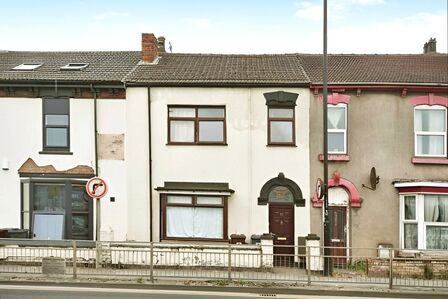 4 bedroom Mid Terrace House for sale
