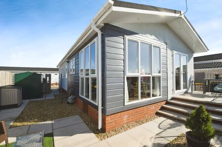 2 bedroom Detached Property for sale