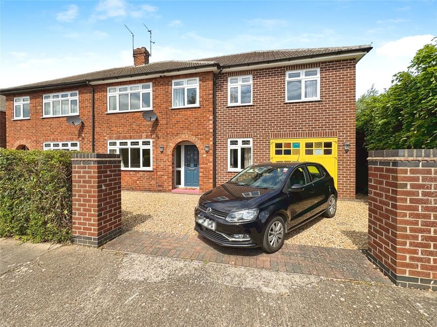 5 bedroom Semi Detached House for sale
