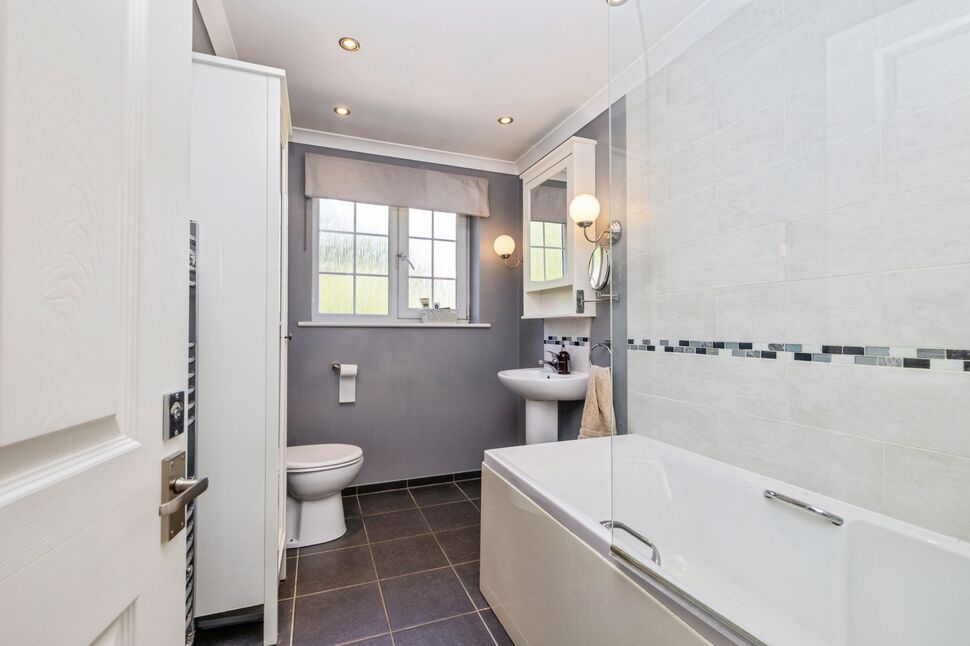 En-Suite 1