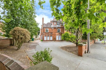 Cross O'Cliff Hill, 2 bedroom  Flat for sale, £220,000