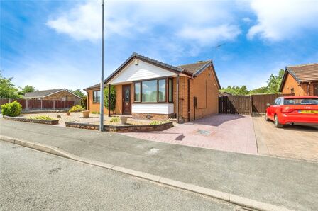 Langer Close, 3 bedroom Detached Bungalow for sale, £275,000