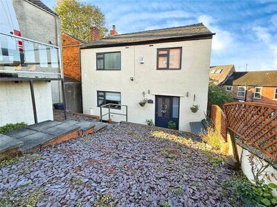 Victoria Terrace, 3 bedroom Detached House to rent, &pound;1,400 pcm