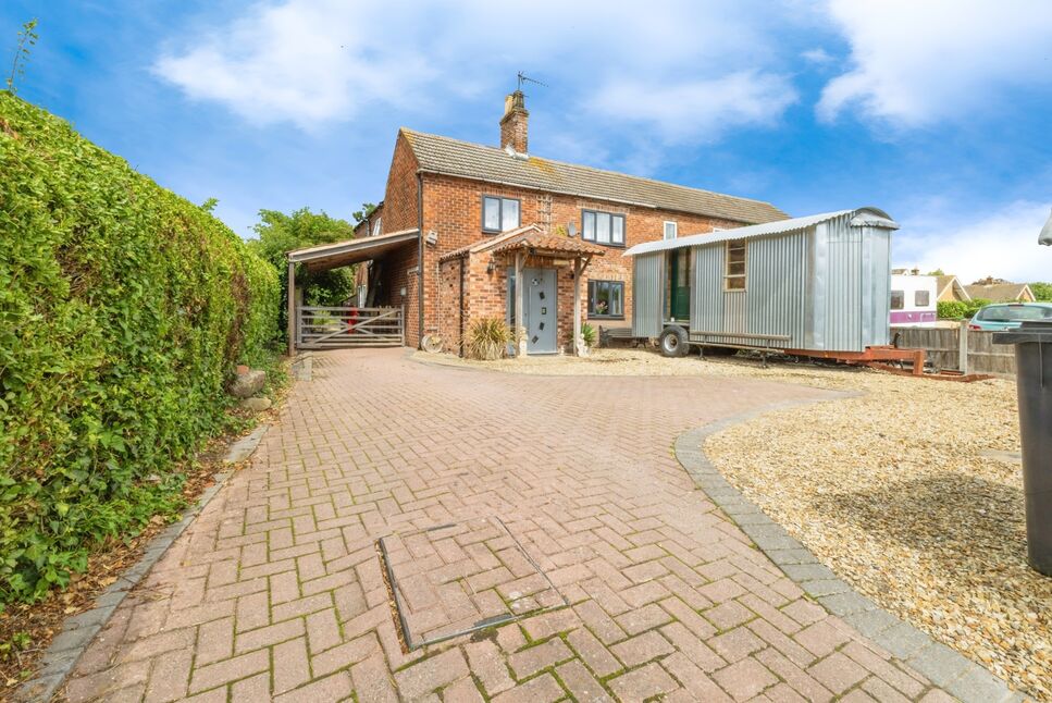 Main image of 4 bedroom Semi Detached Property for sale, Lincoln Road, Fenton, Lincolnshire,, LN1