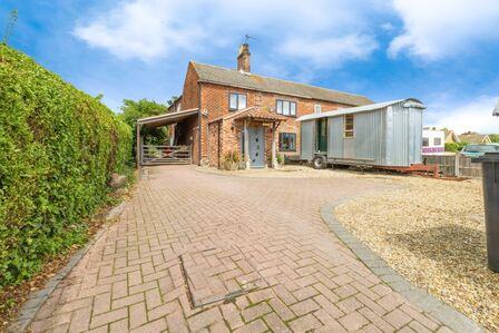 4 bedroom Semi Detached Property for sale