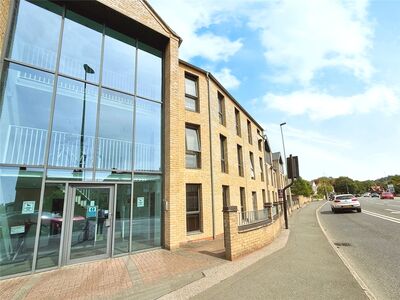 Newark Road, 2 bedroom  Flat for sale, £130,000