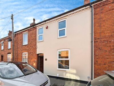 3 bedroom Mid Terrace House for sale