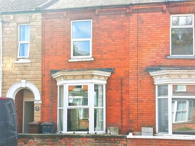 3 bedroom Mid Terrace House to rent