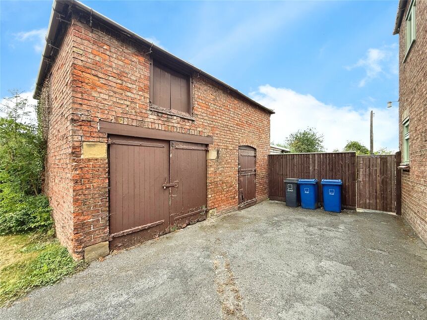 Garage / Stable