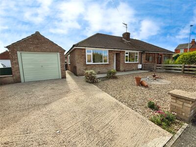 Hamilton Road, 2 bedroom Semi Detached Bungalow for sale, £190,000
