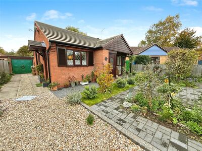 Sheraton Close, 2 bedroom Detached Bungalow for sale, £260,000