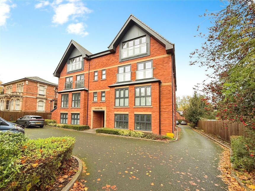 Main image of 2 bedroom  Flat for sale, South Park, Lincoln, Lincolnshire, LN5
