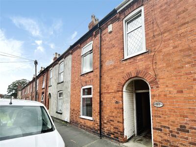 3 bedroom Mid Terrace House to rent