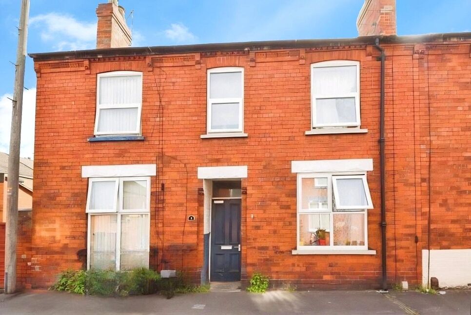 Main image of 2 bedroom Mid Terrace House for sale, Henry Street, Lincoln, Lincolnshire, LN5