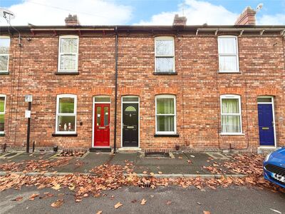 3 bedroom Mid Terrace House to rent