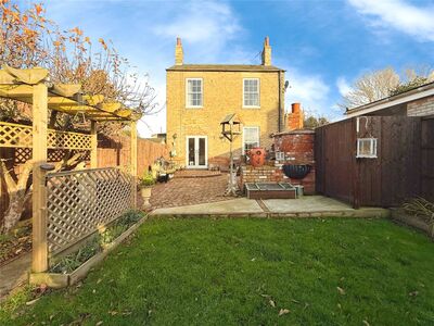 5 bedroom Semi Detached House for sale