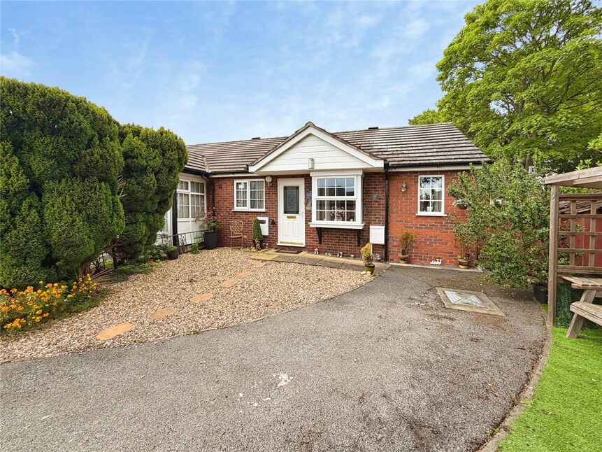 Main image of 1 bedroom End Terrace Bungalow for sale, Roman Wharf, Lincoln, Lincolnshire, LN1