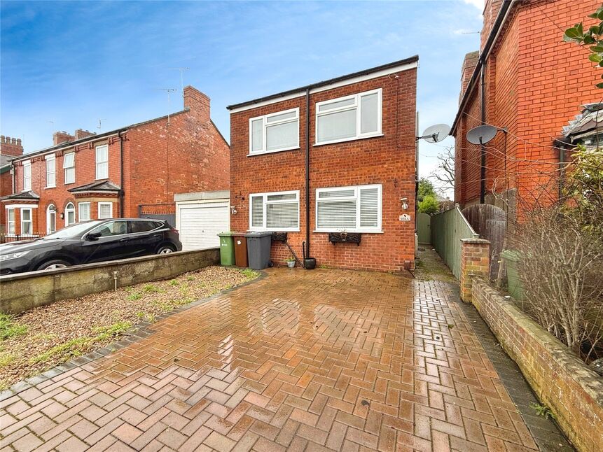 Main image of 3 bedroom Detached House for sale, Hykeham Road, Lincoln, Lincolnshire, LN6