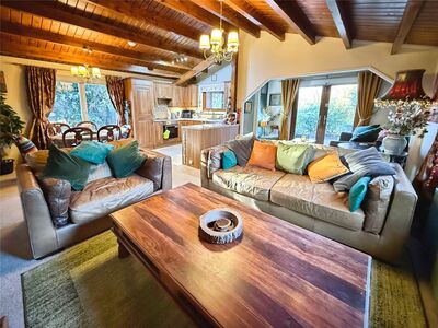 2 bedroom Detached Property for sale