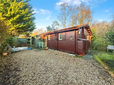 2 bedroom Detached Property for sale