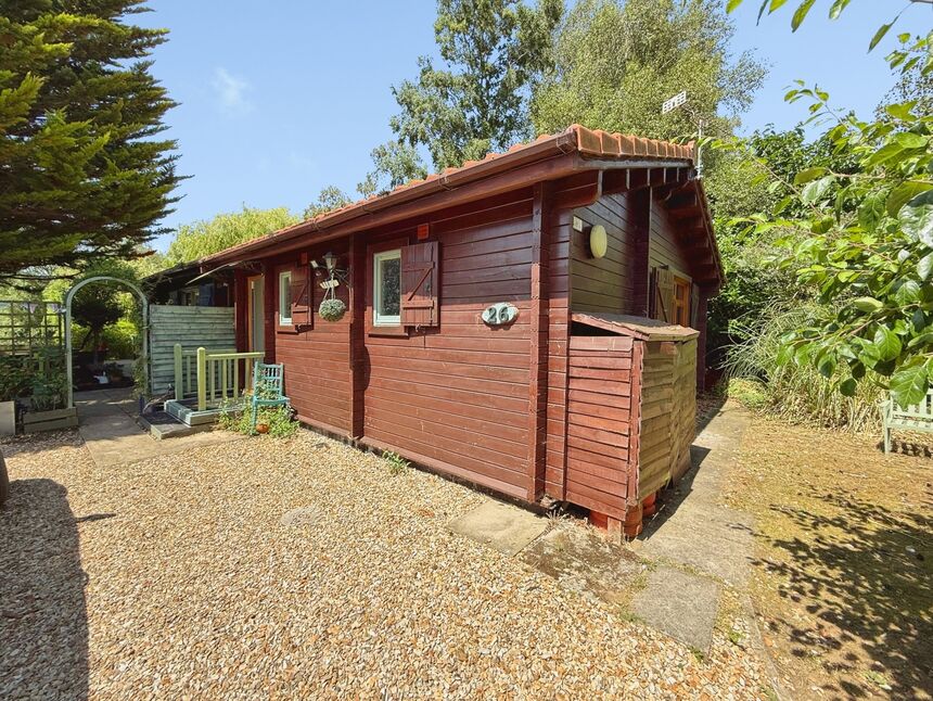 Main image of 2 bedroom Detached Property for sale, Duck Lake, Sleaford Road, Lincoln, LN4