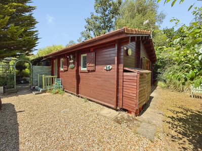 2 bedroom Detached Property for sale
