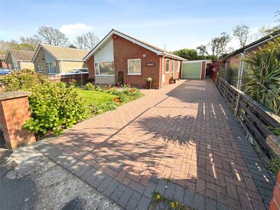Albion Close, 3 bedroom Detached Bungalow for sale, &pound;280,000