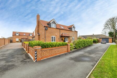 Orchard Close, 3 bedroom Detached House for sale, &pound;325,000