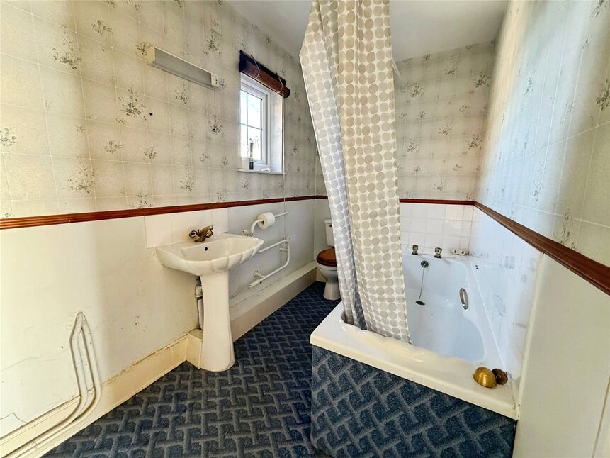 En-Suite Bathroom