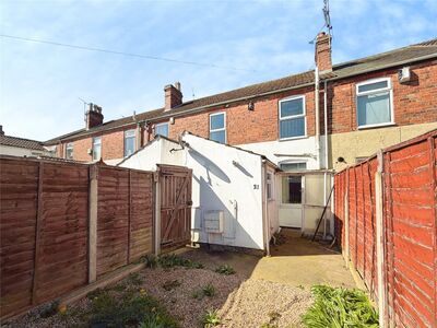 2 bedroom Mid Terrace House for sale