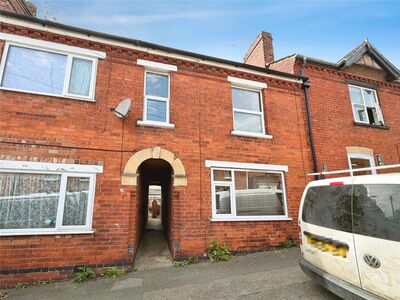 3 bedroom Mid Terrace House for sale