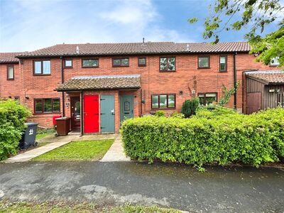 3 bedroom Mid Terrace House to rent